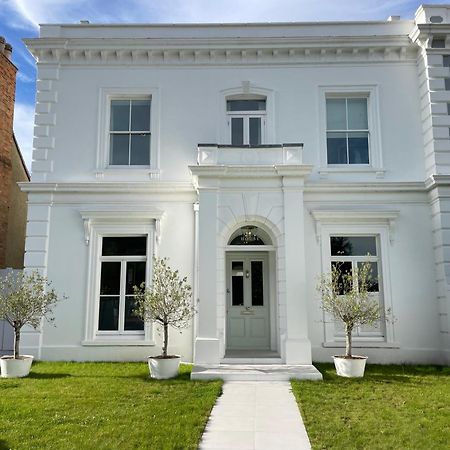Willow House, Georgian Property In Shepperton Esterno foto