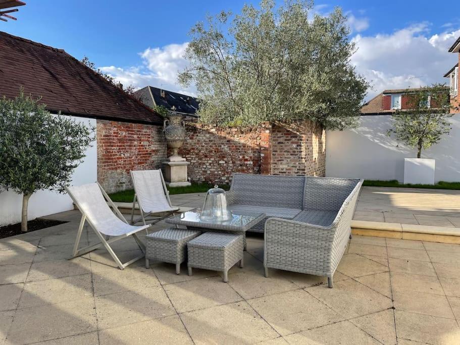 Willow House, Georgian Property In Shepperton Esterno foto