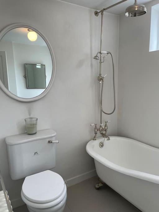 Willow House, Georgian Property In Shepperton Esterno foto